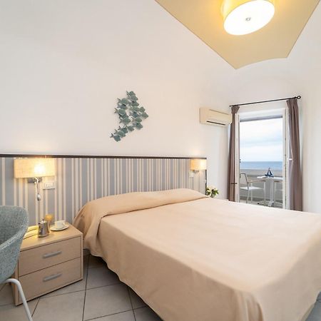 Hotel Saraceno Giglio Porto Esterno foto