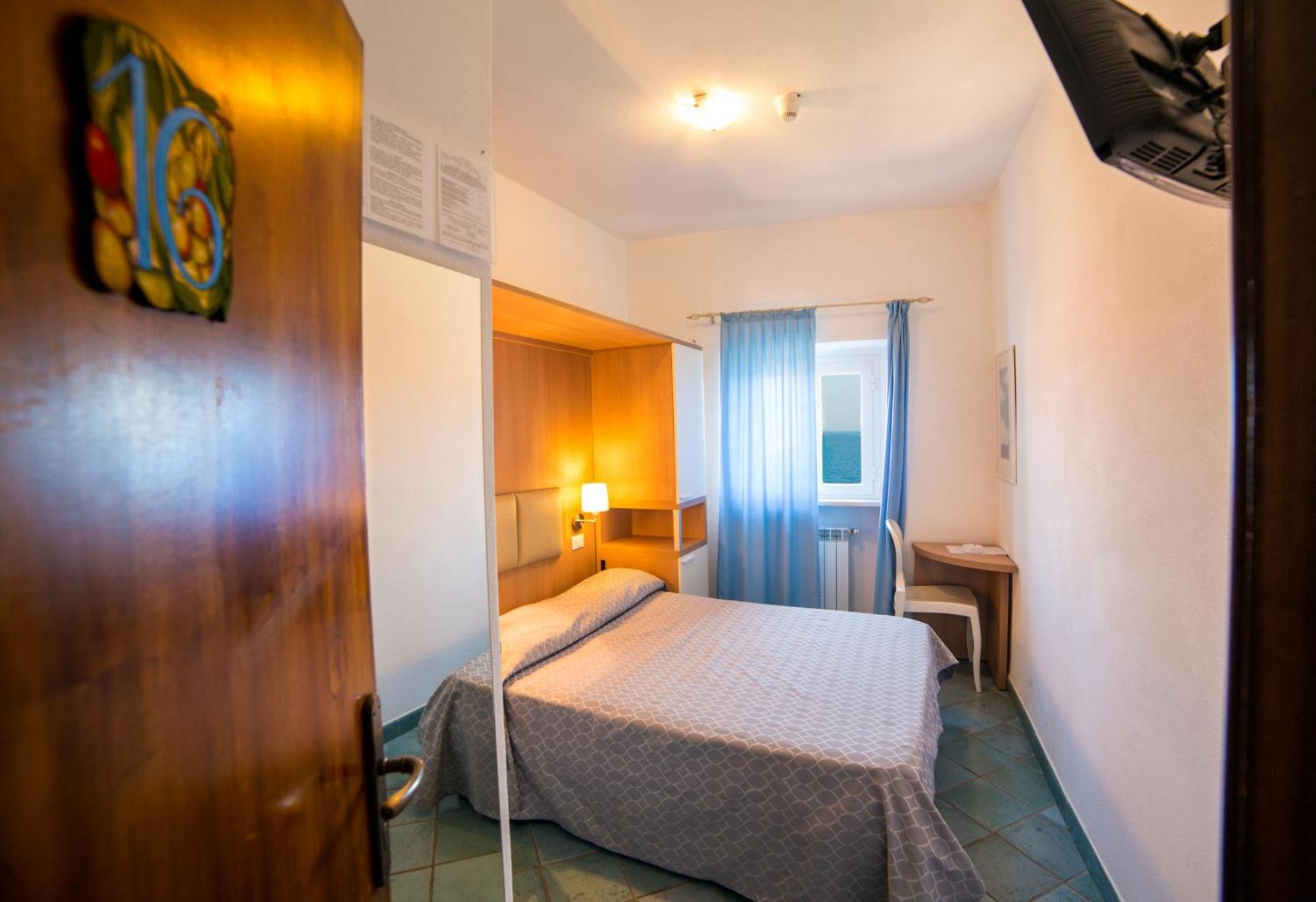 Hotel Saraceno Giglio Porto Esterno foto