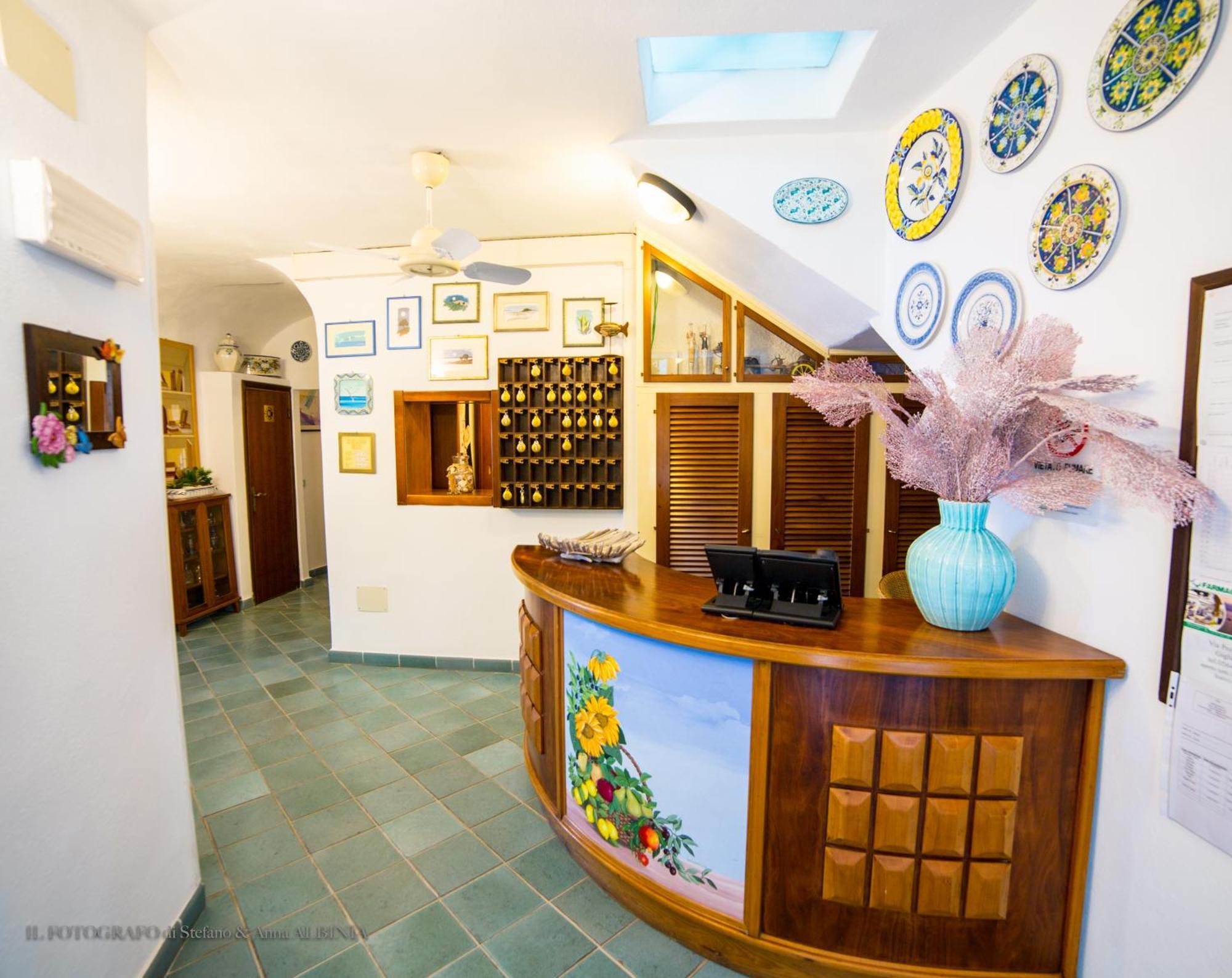 Hotel Saraceno Giglio Porto Esterno foto