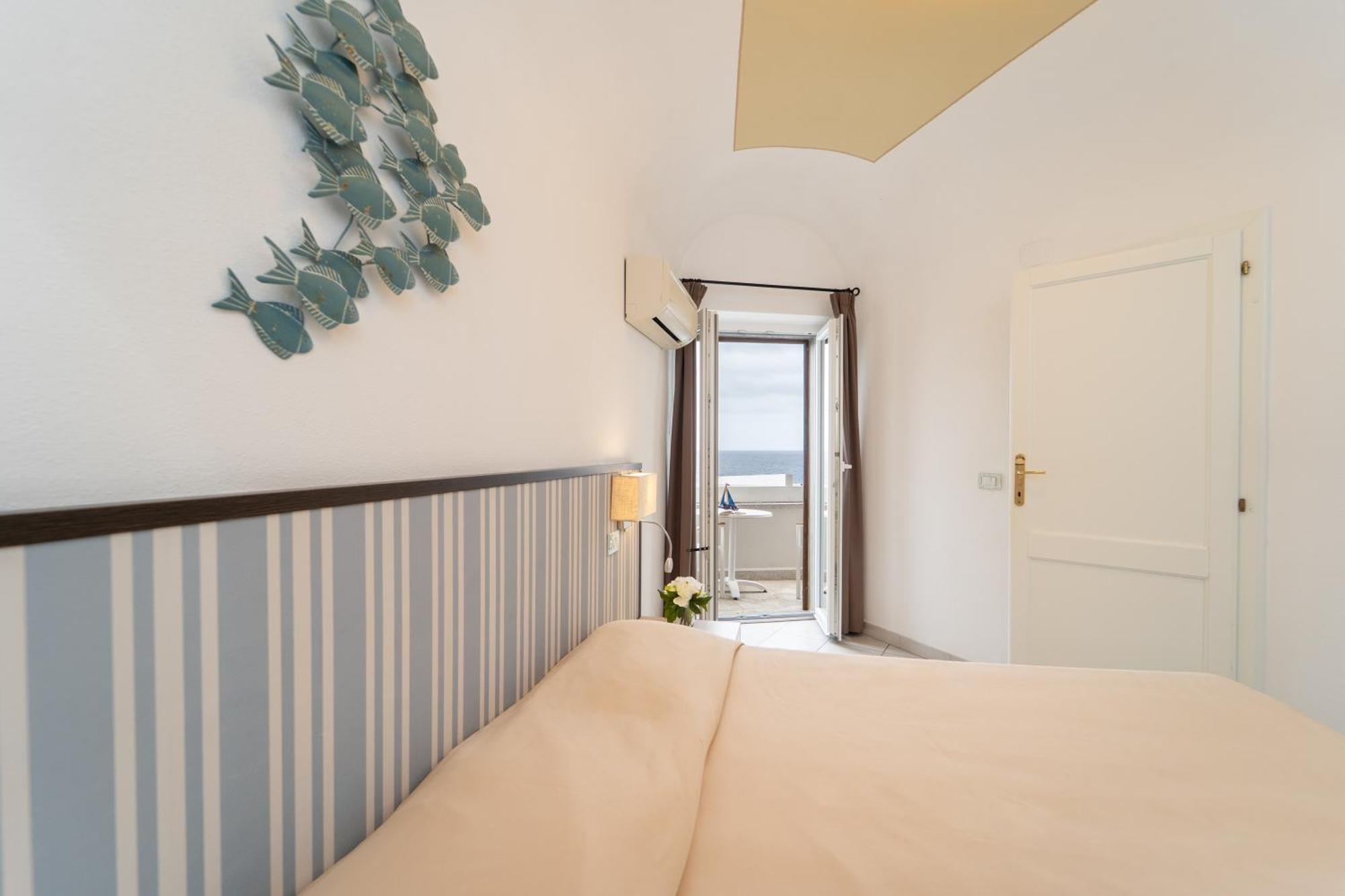Hotel Saraceno Giglio Porto Esterno foto
