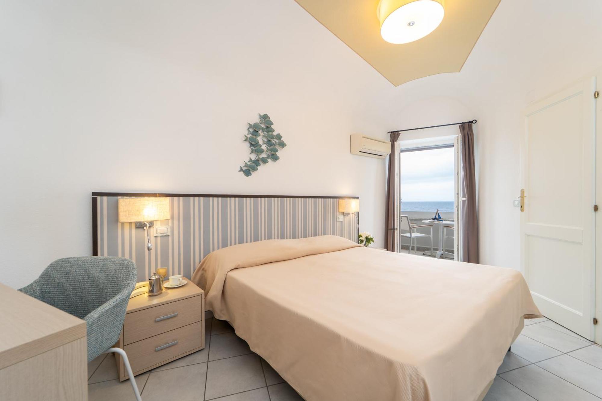 Hotel Saraceno Giglio Porto Esterno foto