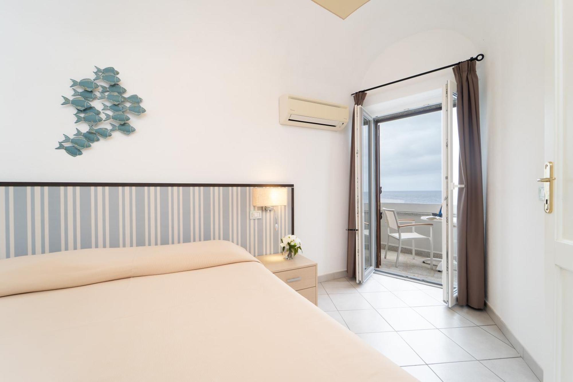 Hotel Saraceno Giglio Porto Esterno foto